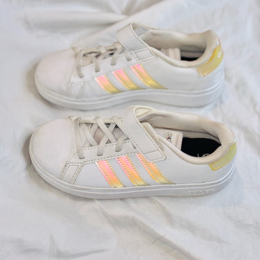adidas Kids White Sneakers with Iridescent Pink-Gold Stripes size 13.5 youth